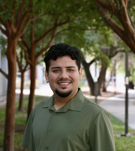 Casual outdoor photo of Franklin Rodas in a green shirt under trees
